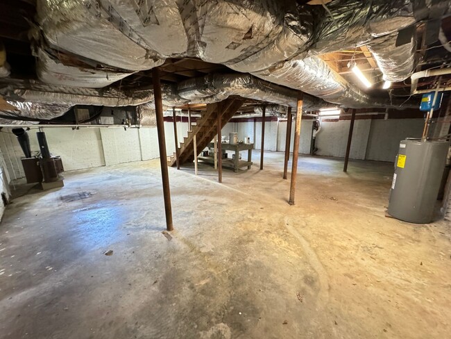 Building Photo - Beautifully Remodeled 4-Bedroom Home with ...