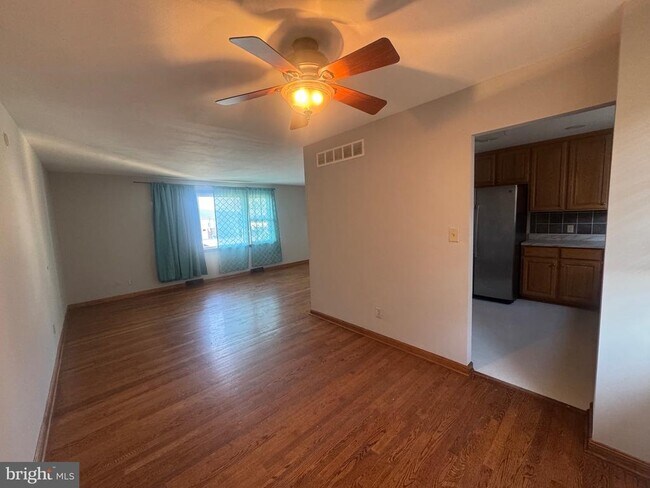 Building Photo - 172 Chapel Dr