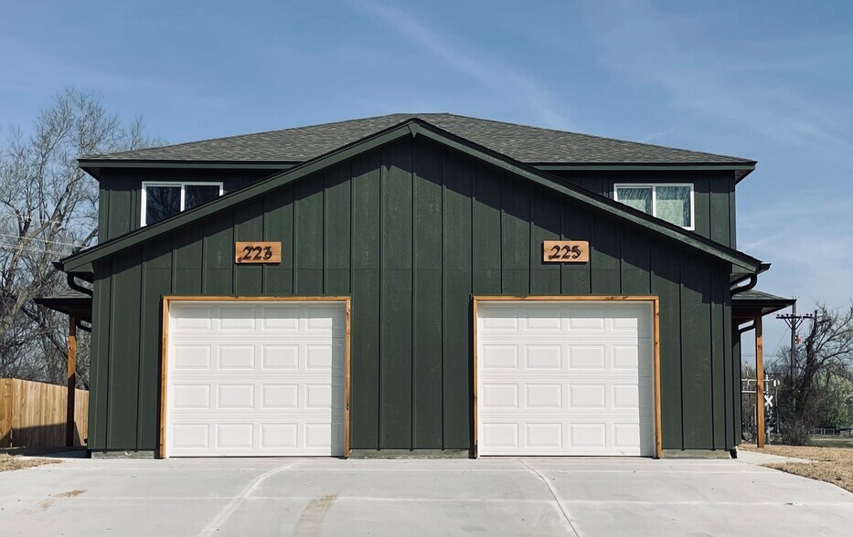 Building Photo - 223 S Fairland Ave