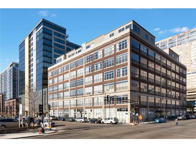 Building Photo - 521 S 7th St