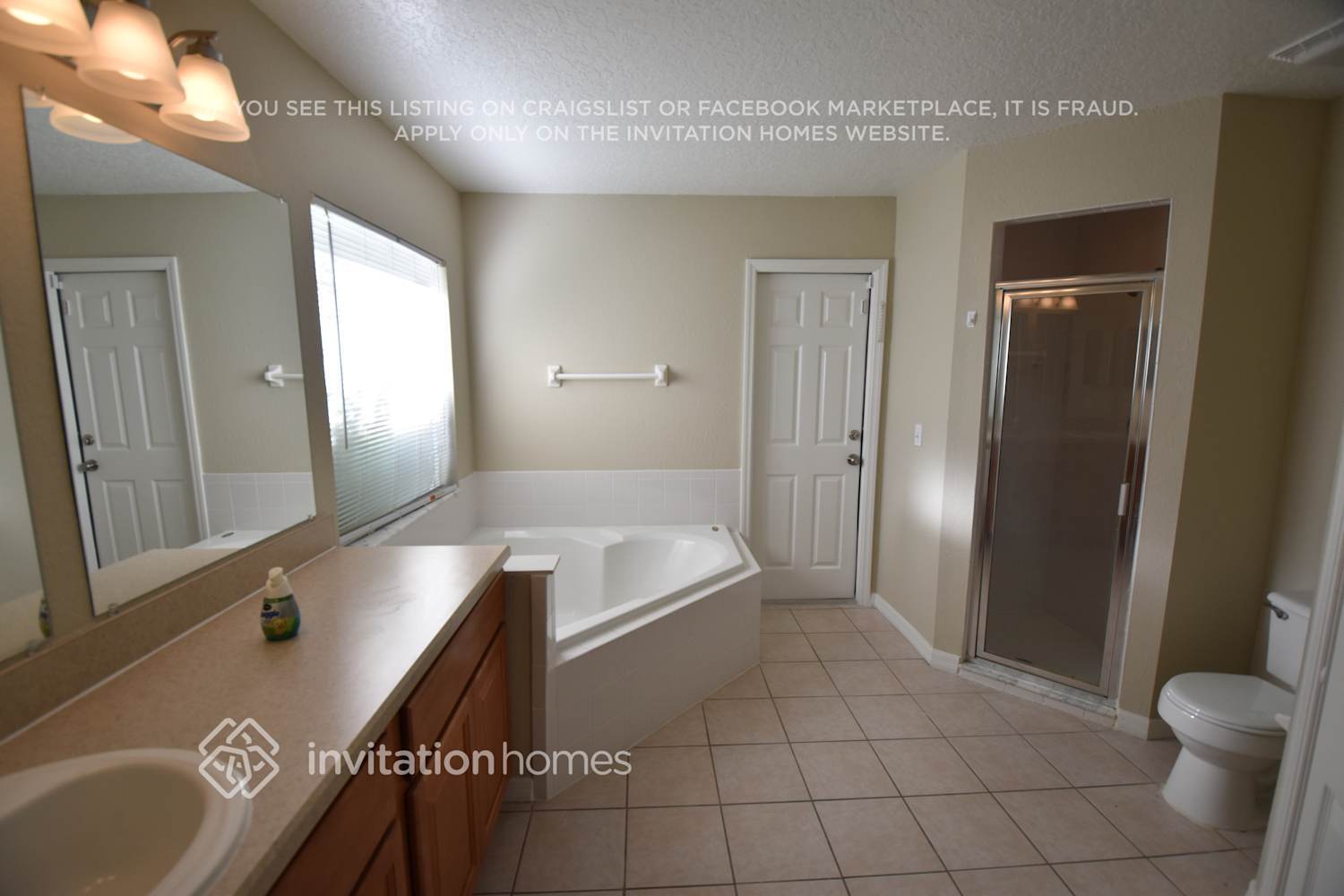 Building Photo - 115 Secluded Oak Ct