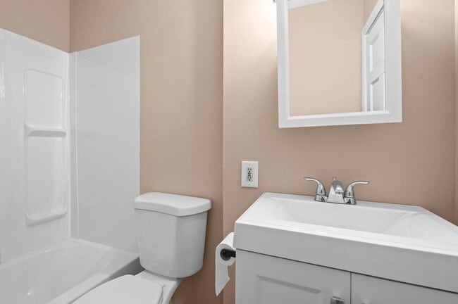 Building Photo - 2016 Reynolds St