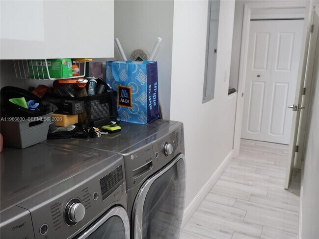 Building Photo - 5505 SW 9th St