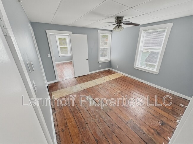 Building Photo - 142 Jewett St