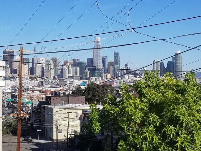 Building Photo - 632