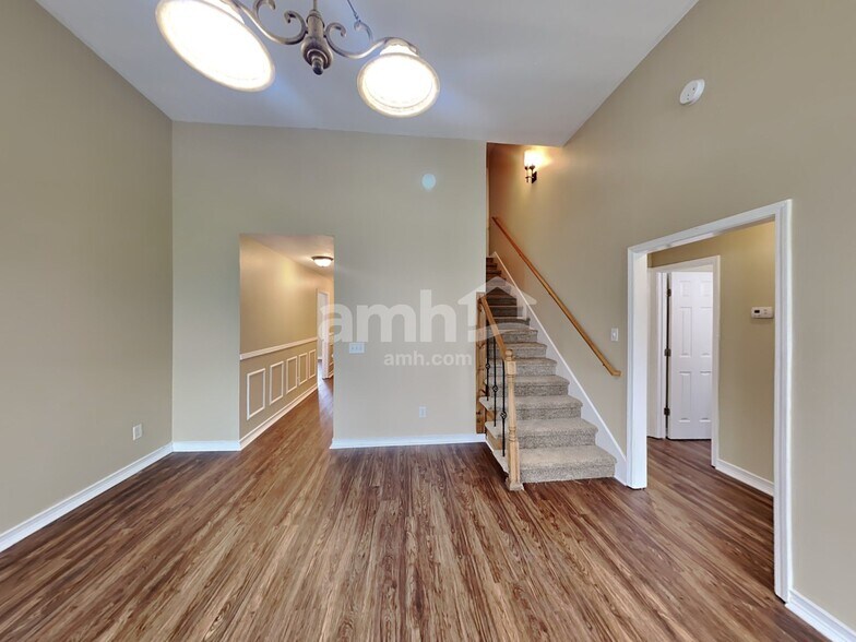 Building Photo - 304 Sarava Ln
