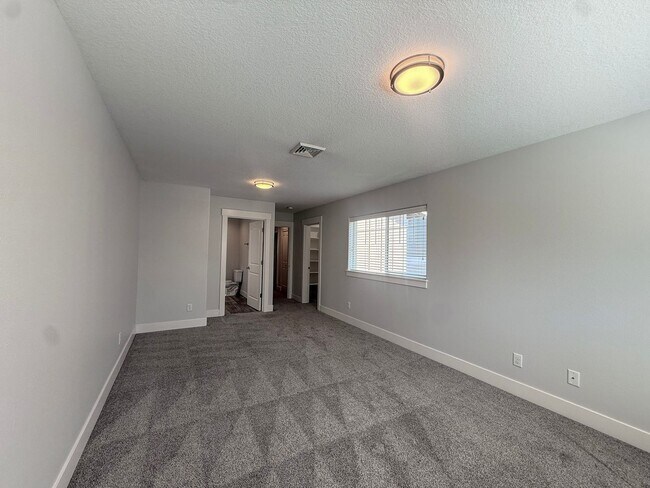 Building Photo - 1069-1071 Big Fir Pl S