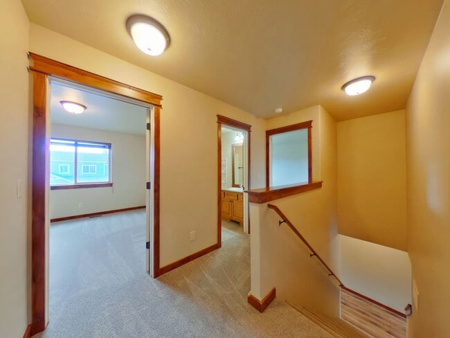 Building Photo - PET FRIENDLY! Beautiful 3 bedroom 2 1/4 bath townhouse in 4 Corners! Fenced backyard!