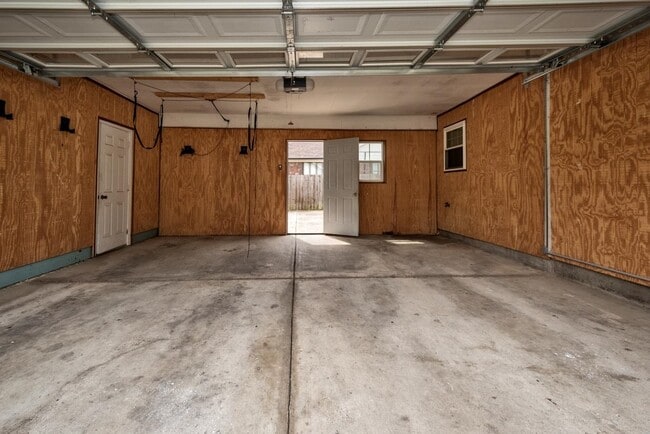 Building Photo - 2598 Cedar Ridge Dr