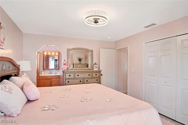 Building Photo - 4531 SW 14th Pl