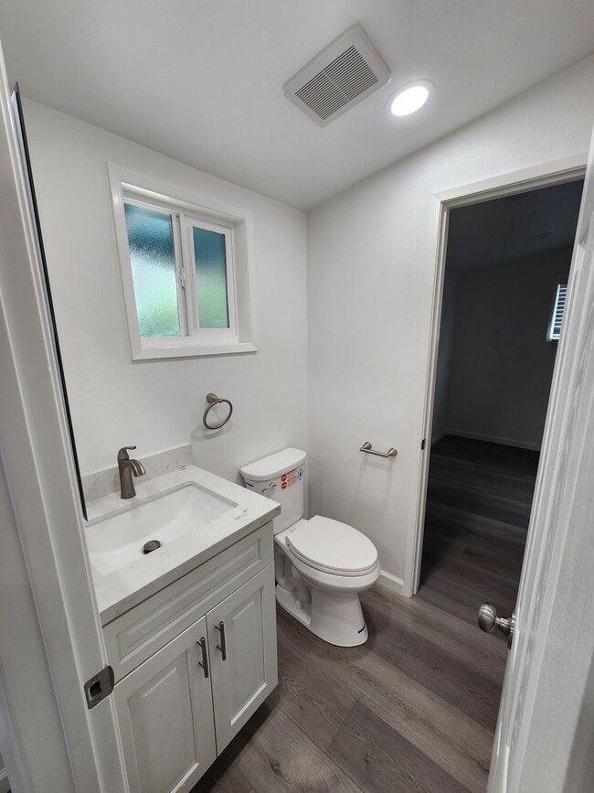 Building Photo - Ferndale 4 bedroom 2 bathroom