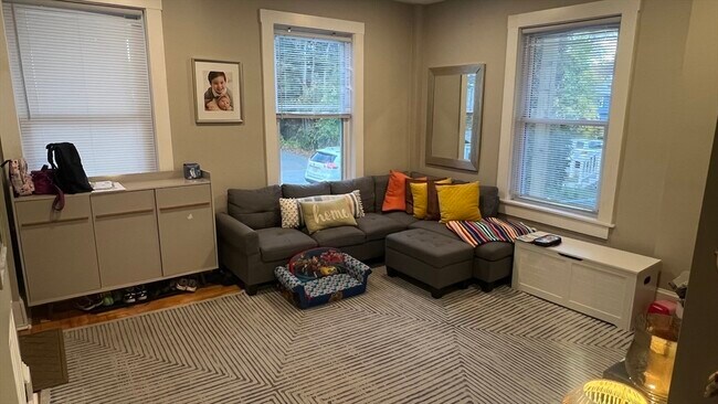 Building Photo - 48 Bartley St