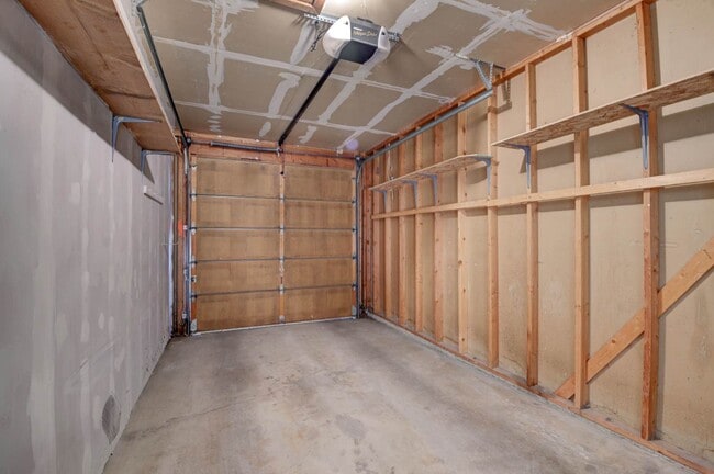 Building Photo - $2,025 - 2 Bed, 2.5 Bath Unit in Lakewood with In-Unit Laundry!