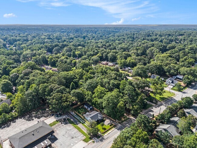 Building Photo - Fully Renovated Smart Home | EV Ready | Au...