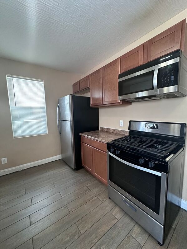 Building Photo - 431 E 14th Ave