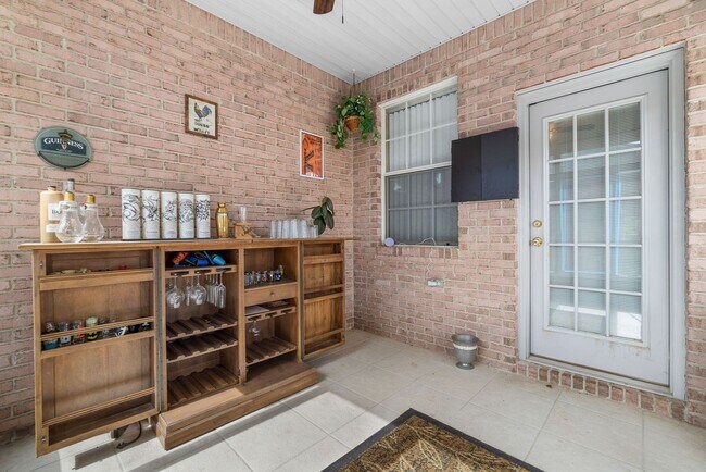 Building Photo - 8432 Millstream Dr