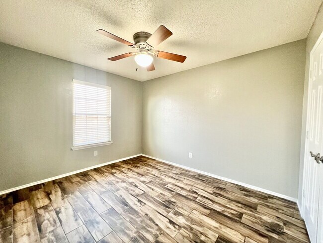 Building Photo - Adorable 3/2/2 in Frenship Memorial!