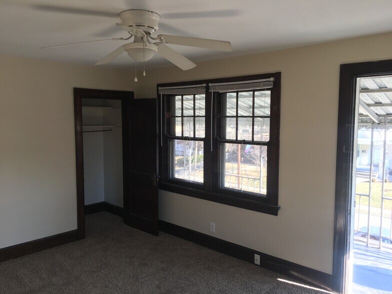 middle room with closet - 4115 34th Avenue