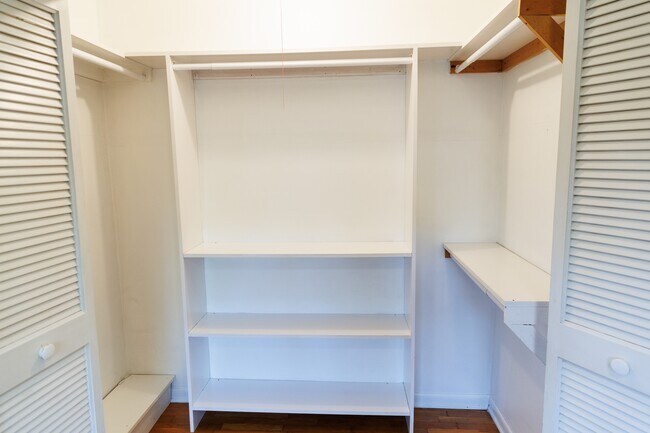 bedroom 1 closet - 246 Lake Heights