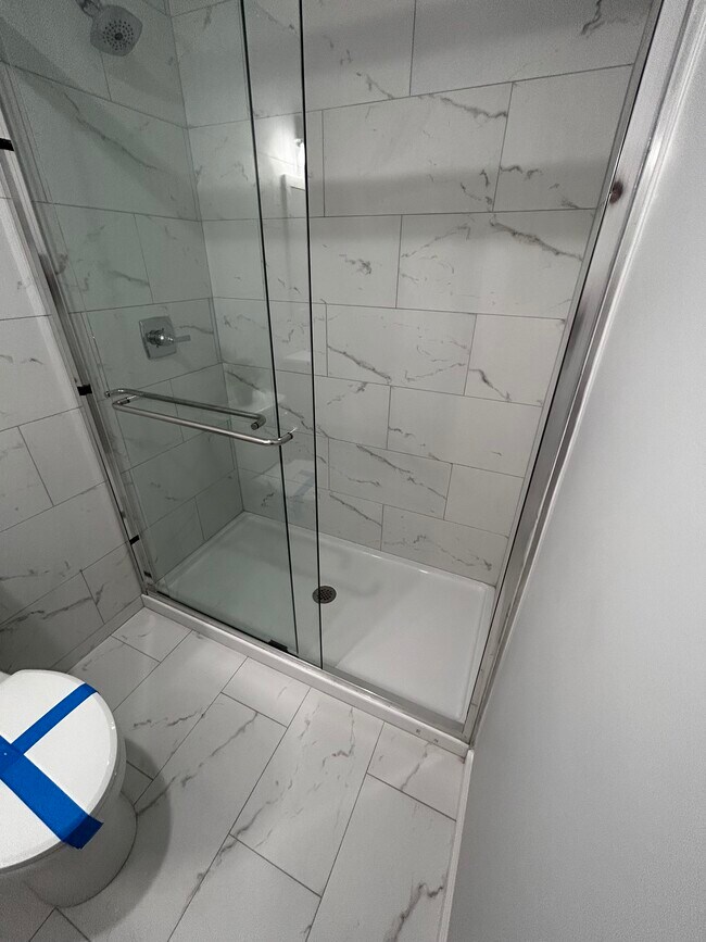 Building Photo - 948 Paterson Ave