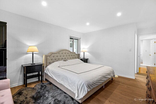 Building Photo - 5844 N Lacey Ave