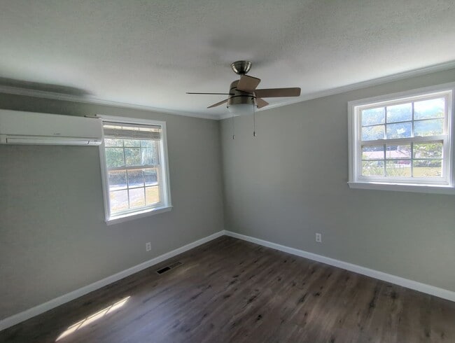 Building Photo - 3 Bdrm Home In Harrison
