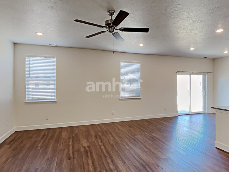 Building Photo - 373 North St