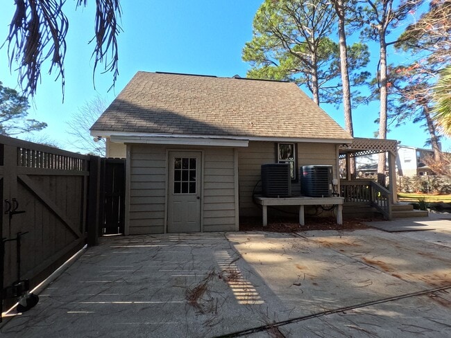 Building Photo - 998 Fay Dr