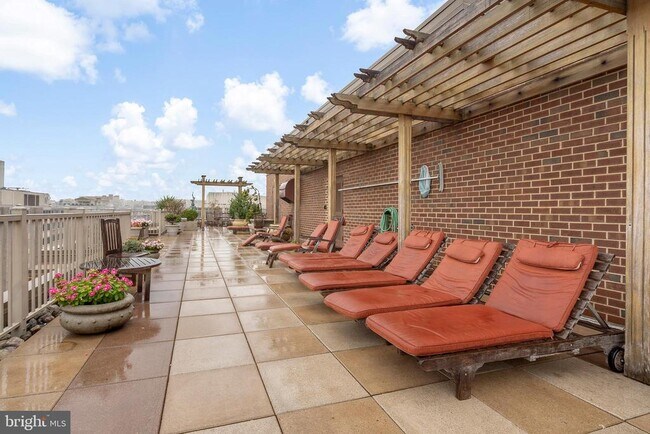 Building Photo - 1301 20th St NW