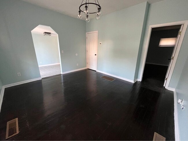 Building Photo - 619 Taylor Ave