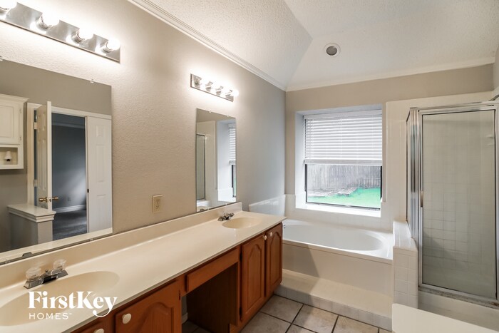 Building Photo - 2512 Meadowview Dr