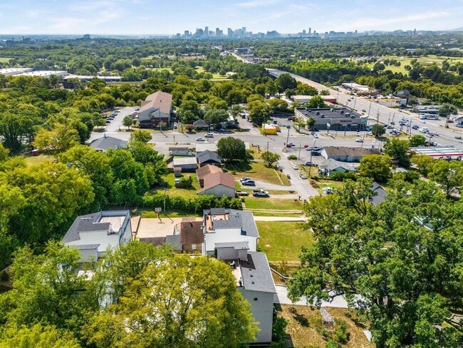 Building Photo - Pristine North Nashville 4 Bedroom Home Wi...