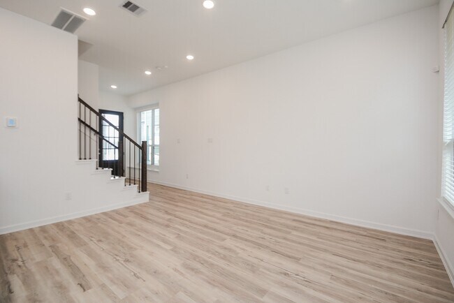 Building Photo - 571 Dry Fork Ln
