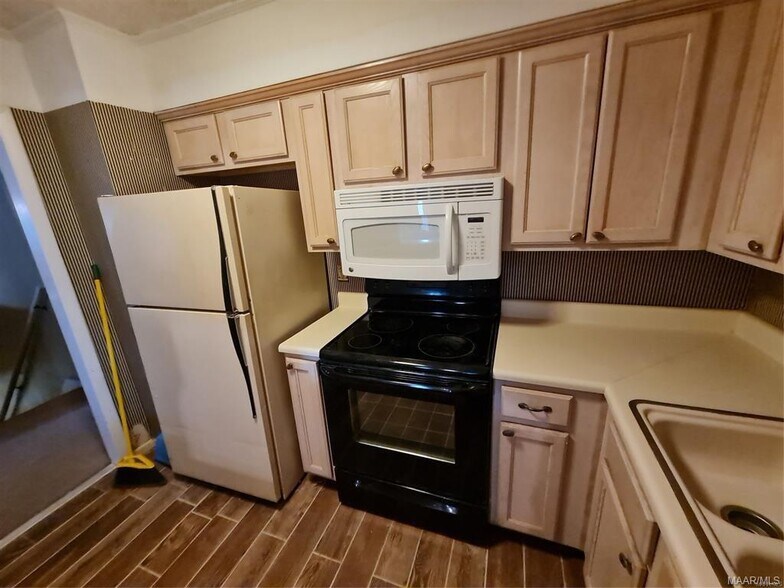 Building Photo - 1625 E Trinity Blvd