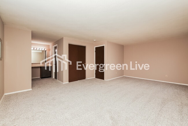 Building Photo - 4727 Stonehedge St