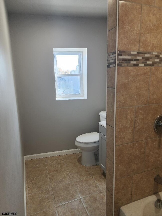 Building Photo - 118 S Main St