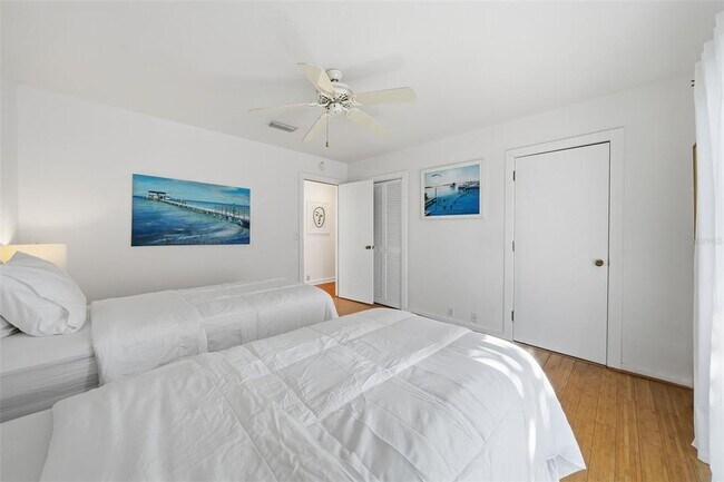 Building Photo - 700 Lands End Dr