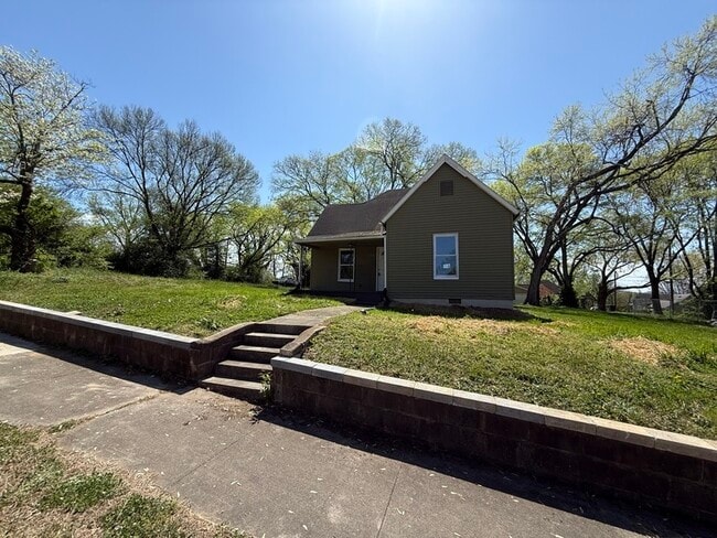 Building Photo - 1514 Jourolman Ave