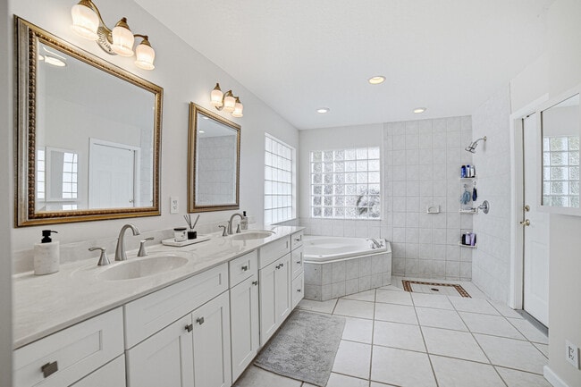 Building Photo - 2281 SE 11th St