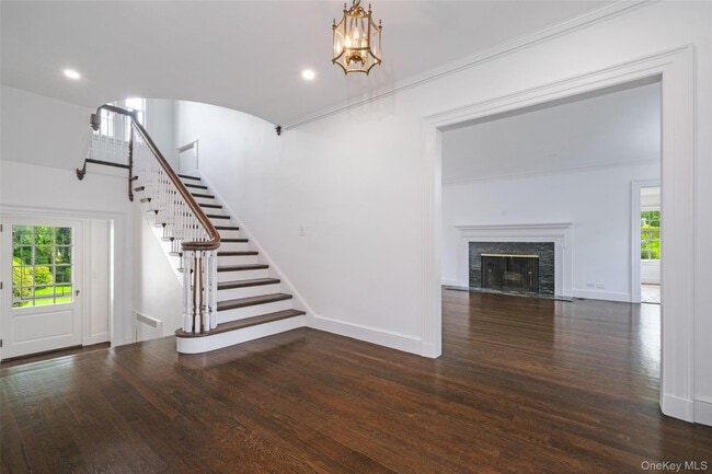 Building Photo - 7 Axtell Dr