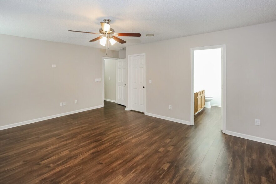 Building Photo - 3913 Edgeview Dr