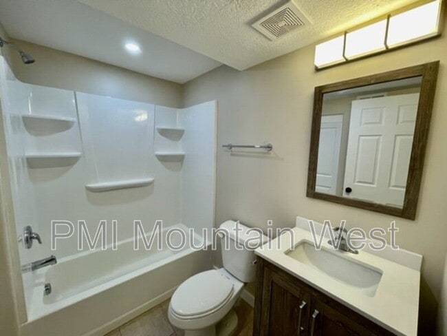 Building Photo - 762 Lacey Way
