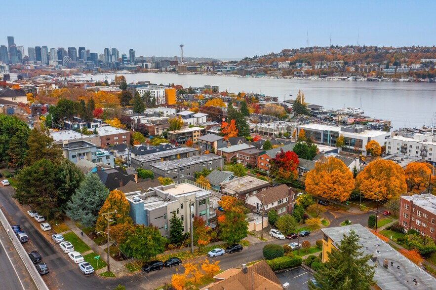 Building Photo - 2731 Boylston Ave E