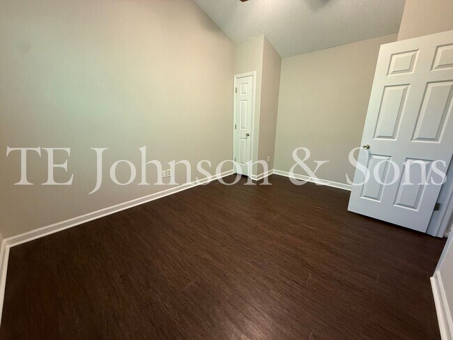 Building Photo - 3355 Kensington Pl