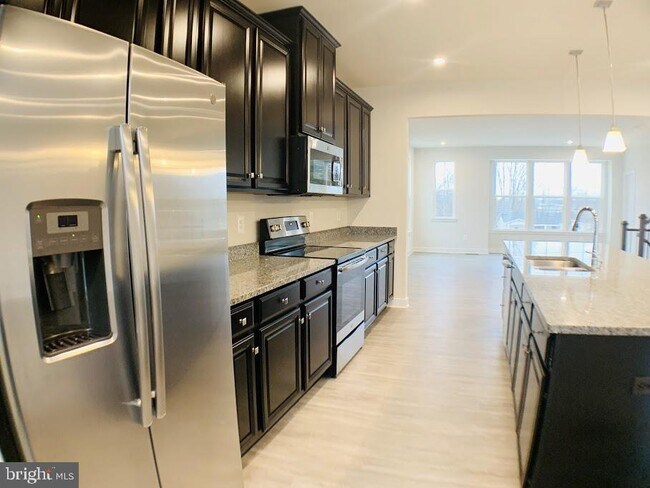 Building Photo - 11380 Willow Green Cir