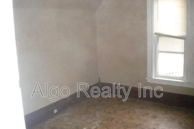 Building Photo - 2647 Fremont Ave N