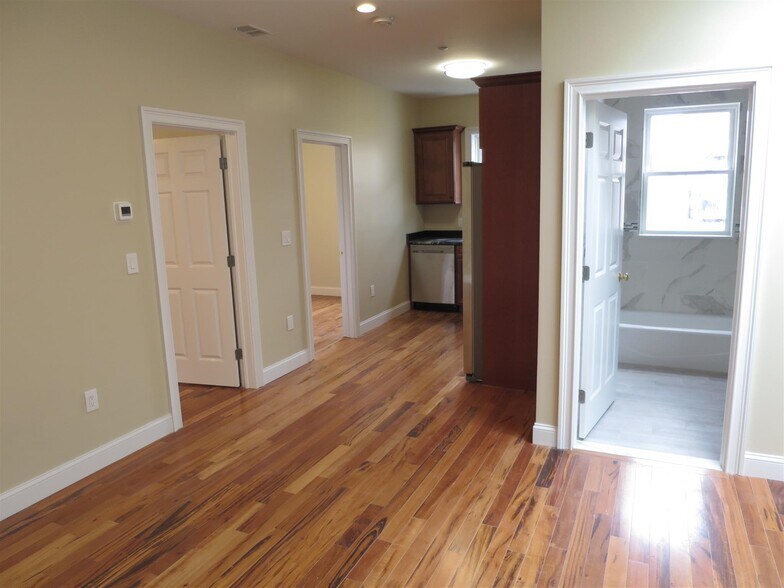 Building Photo - 1131 Broadway