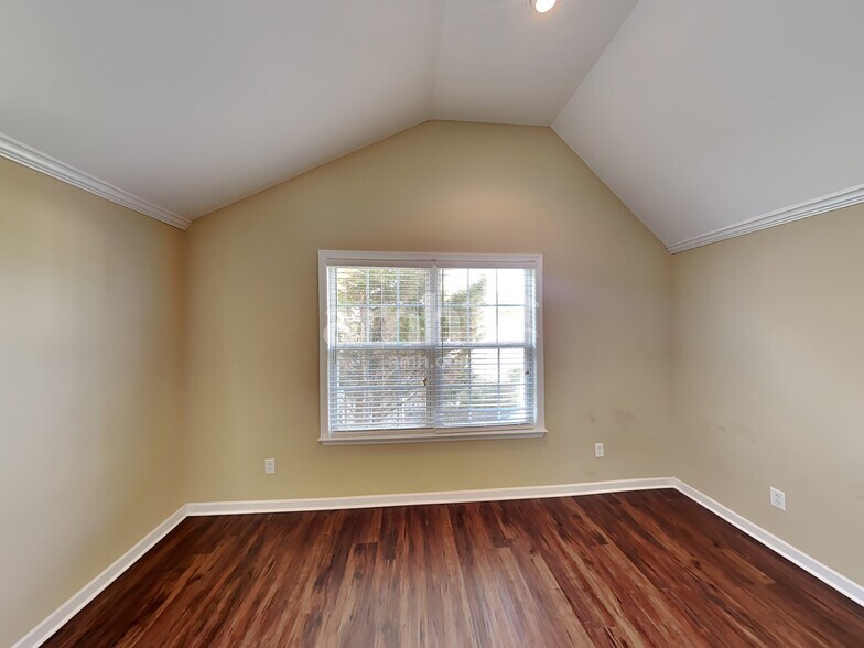 Building Photo - 3434 Wellington Pl