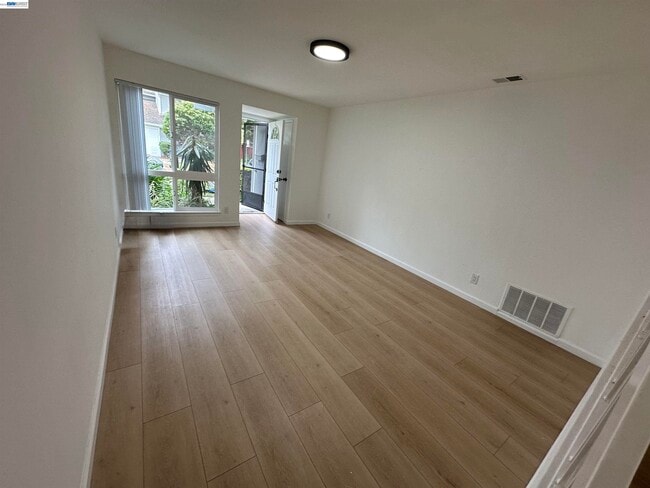 Building Photo - 157 El Dorado Common