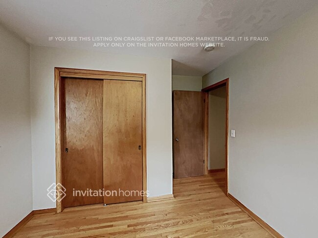 Building Photo - 3015 Dakota Ave S